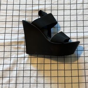 Vintage Steve Madden black wedges!!!